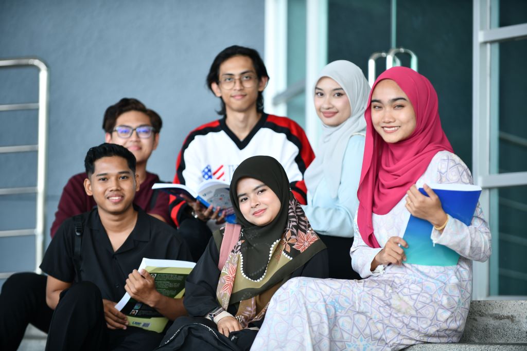 Sekilas 2023, Meniti 2024: Jalan Menara Gading Masih Panjang | UMPSA News